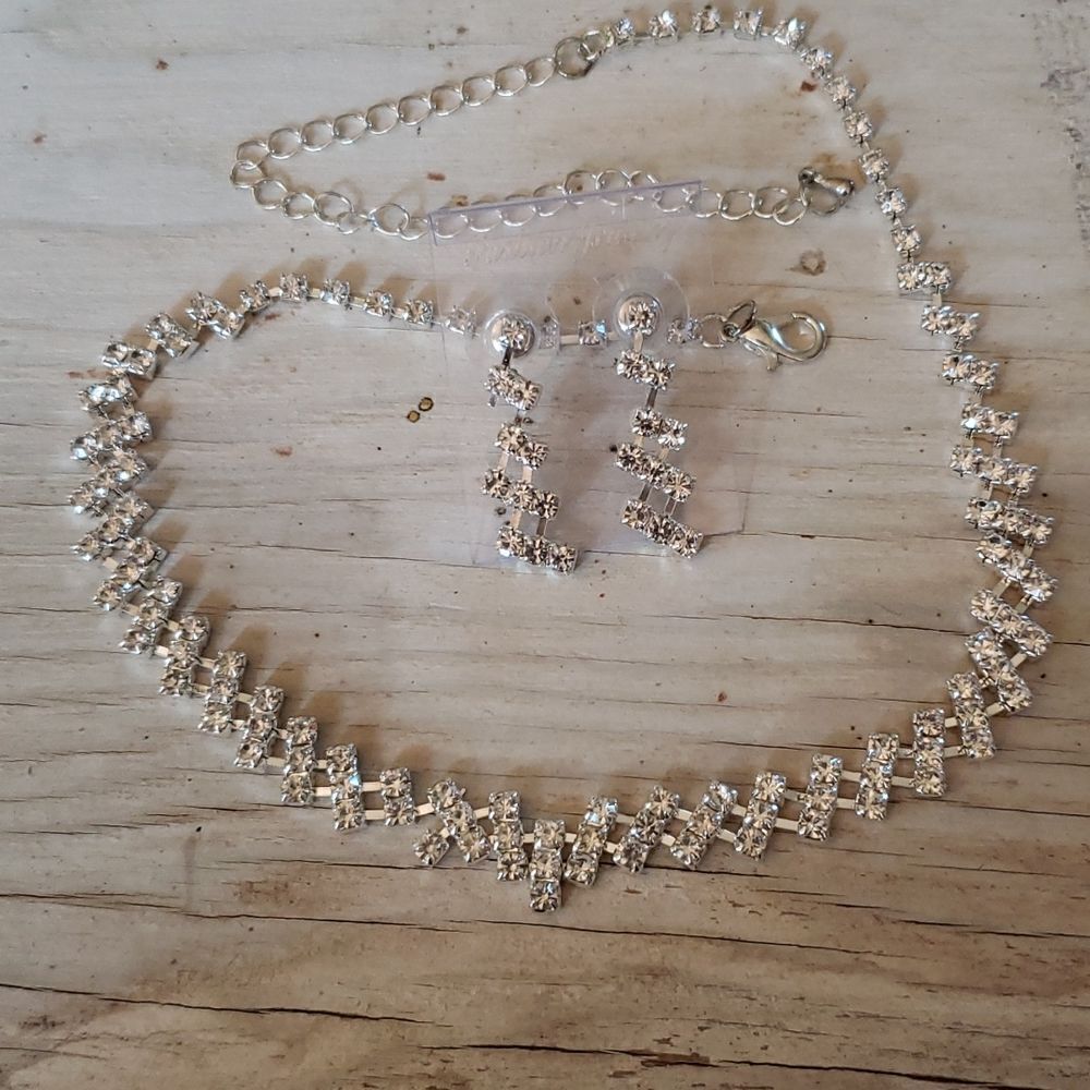 Bridal Jewelry, NWOT. Silvertone with rhinestones